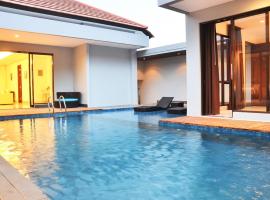 Kirei Mountain View Villa 7 Bedrooms With a Private Swimming Pool, hotel di Bandung