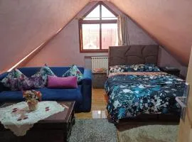 Lovely & Cozy Self-Contained Studio Apartment For 2 Guests Apt No 4