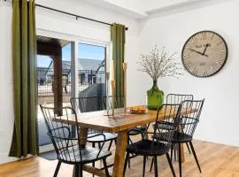 Cozy 2 Br Chalet at Rocky Shores- Private Hot Tub!