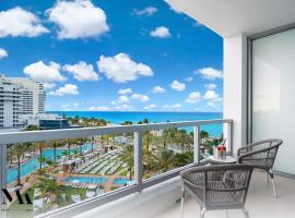 FontaineBleau Resort Balcony w Pool & Ocean View, hotell i Miami Beach