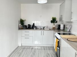 Cozy Family House 10 min from Manchester Airport, hotel i Handforth