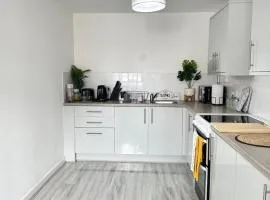 Cozy Family House 10 min from Manchester Airport