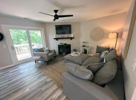 3 BR Villa Perfect for Families and Friends in Sea Pines, Hilton Head: Hilton Head Island şehrinde bir kulübe