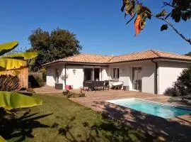 Villa Océan, environnement calme avec piscine chauffée 10 min de l'océan