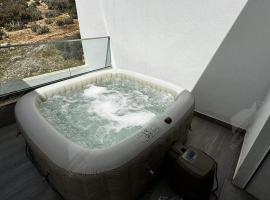 Summer By The See 3 Bedroom Taghazout Bay Tamourit, hotel con tinas de hidromasaje en Taghazout