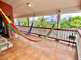 Mountain View Family Home In Town with King Suite and Midterm Available, Cottage in San Ignacio