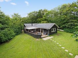 Nice Home In Hemmet With Kitchen, hotel di Hemmet