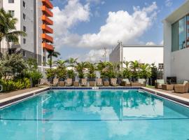 DoubleTree by Hilton Miami North I-95, viešbutis su baseinais Majamyje