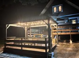 森の中の大型ログハウス最大16名可ペット同伴OkコテージLog