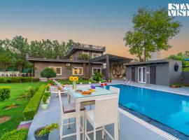 StayVista at Cloudberry Estate - Pet Freindly Villa with Private Outdoor Pool & Lawn