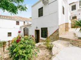 1 Bedroom Lovely Apartment In Iznajar