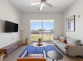 Modern Nulu 2BR CozySuites 06, căn hộ ở Louisville