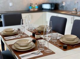 Modern Cozy Stay Near Pulpit Rock Free Parking Fast WiFi, hotel i Strand