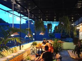 Luna's House Hostel, hostel in Cat Ba