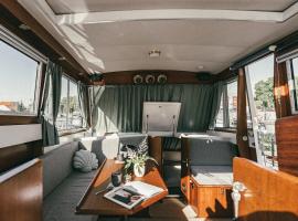 Classic Yacht I Royal Cruiser 34 - "Barrel"