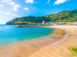 Machico flat center near beach w parking, hotel v destinaci Machico