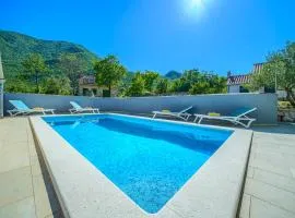 Villa Roglić with Pool and Outdoor Sports Area - Tennis, Mini Golf