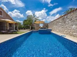 Family retreat House Begonija with pool and BBQ