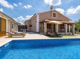 Family retreat House Begonija with pool and BBQ, hotel a Burići