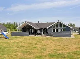 Cozy Home In Blåvand With Wifi