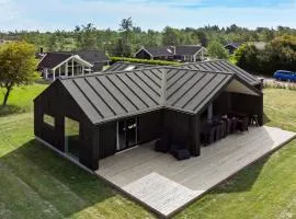 3 Bedroom Beautiful Home In Væggerløse