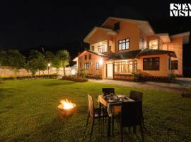 StayVista at Thangsing Farmhouse 4 BHK Pahadi villa with Gazebo, Indoor-Outdoor Games near Sikkim, вила в Kaluk