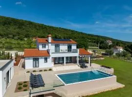 Villa with private pool, garden and seaview for max 11 Pers near Labin 5207-1