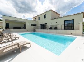 Villa spacieuse et accueillante, hotel in La Roque-sur-Cèze
