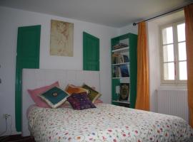 Chambre à la Ferme BANZAÏ - Face aux Pyrénées AURIGNAC, hotel in Aurignac