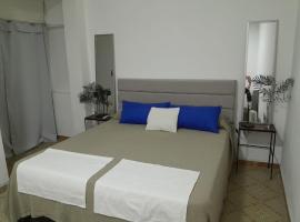 CASA CENTRO Avenida Peron，位于拉里奥哈的酒店