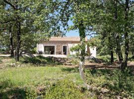 Villa Cinsault, un bijou pour votre séjour en Provence Verte, Hotel in La Celle