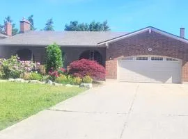 Cozy Home Close to Attractions in Niagara Falls