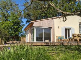 La maison des coteaux - Gîte avec vue d'exception, hotel i Fronsac