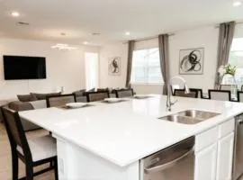 Magical 8 Room 6 bath Family House - Disney Haven!