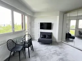 Apartment HOME in Paris with View, 15min direct to center