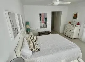 Soleada,amplia con baño privado