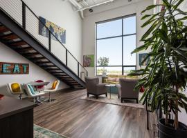 Gorgeous Midtown Condo, spa hotel in Bozeman