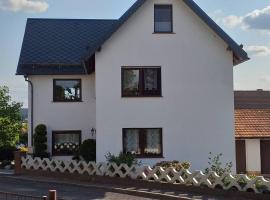 gemütliche große Wohnung in ruhiger Lage, khách sạn ở Bad Salzungen