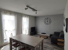 LENS, Bel appartement lumineux spacieux en centre ville 3 chambres, khách sạn ở Lens