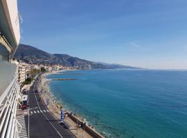 Menton front bord de mer Côte d'Azur Florentina sea view French Riviera proche Monaco Montecarlo superb studio, hotel v Mentonu