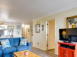 Oceanfront Carolina Beach Condo, Steps to Shore!, khách sạn biển ở Carolina Beach