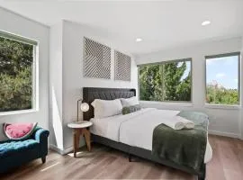 3BR 2.5BA ROOFTOP VIEW GREEN LAKE HIDEAWAY