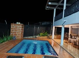 cabaña el encanto, hotel a San Carlos