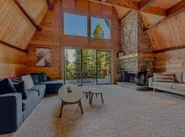 3BR with Sauna & Lake Views, 2 miles to Beach