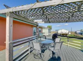 Walk to Shore and Restaurants Surfside Beach Home!