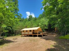 Charming enclave Luxury tent in the woods Tent 3 Bambi's playground, намет-люкс у місті Ленор