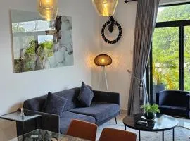 Luxury Apartment - Embassy Gardens