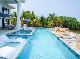Spacious 4-Bed Villa in Placencia Village w Pool