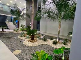 Condom&iacute;nio Residencial AJJP，博阿維斯塔的有停車位的飯店