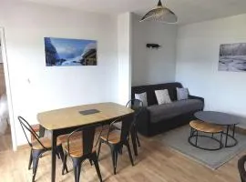 Bel Appartement 4 pièces rénové, 3 chambres, 2 terrasses, parking, cuisine équipée, Les Angles - FR-1-593-112